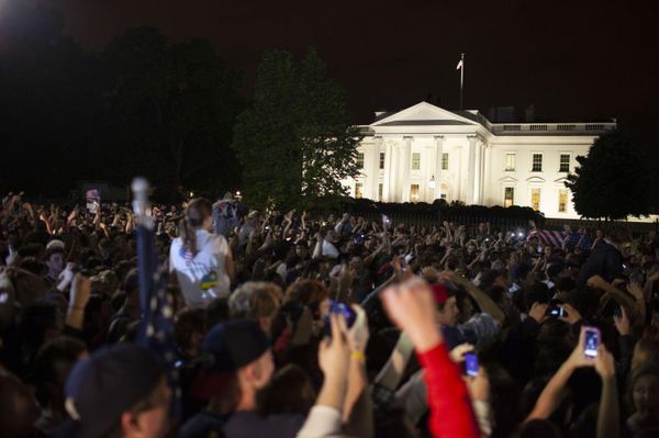 Crowds gather outside the White House after media outlets report Osama bin Laden's death Crowds gather outside the White House after media outlets report Osama bin Laden's death - Sputnik International