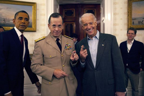 Vice President Biden and Chairman of the Joint Chiefs of Staff Mike Mullen celebrate Osama bin Laden's death Vice President Biden and Chairman of the Joint Chiefs of Staff Mike Mullen celebrate Osama bin Laden's death - Sputnik International