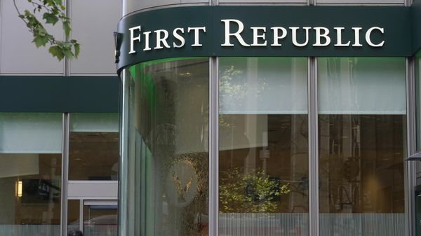 A pedestrian walks past a First Republic Bank location in San Francisco, Wednesday, April 26, 2023. - Sputnik International