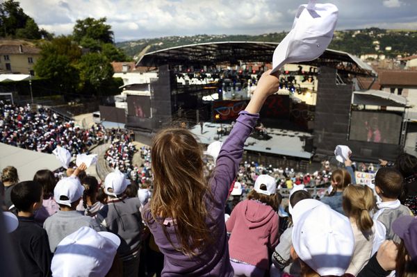 A young fan waves her cap during French-Cameroonian singer Sandra NKake's performance at the Théâtre Antique de Vienne, Eastern France, on the first day of the 33rd Vienne Jazz Festival.   NKake aspired to be an English teacher, but life held something different for her. At the age 20, she auditioned for a role and became an actress in theatre. She then turned to music, releasing her debut album "Mansaadi" in 2008. - Sputnik International