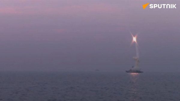 Russian Armed Forces Fire Cruise Missiles at Ukrainian 'Kherson' Command Post - Sputnik International