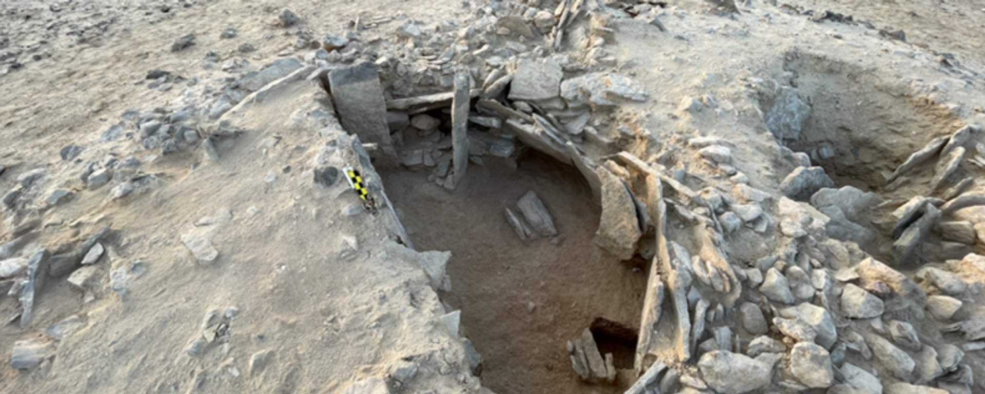 Excavation of a Neolithic tomb at the Nafūn site, central Oman. - Sputnik International, 1920, 30.04.2023