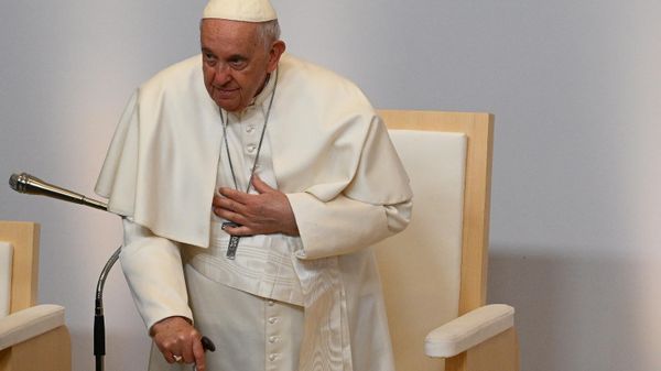 Pope Francis arrives to a meeting with the Academic and Cultural world at the faculty of Information technology and Bionics of the Catholic University 'Peter Pazmany' during his visit in Budapest on April 30, 2023 - Sputnik International