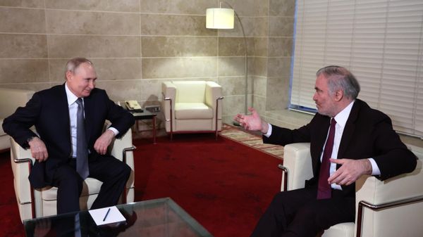 Russian President Vladimir Putin and conductor and artistic director for the Mariinsky Theater Valery Gergiev, May 2, 2023 - Sputnik International