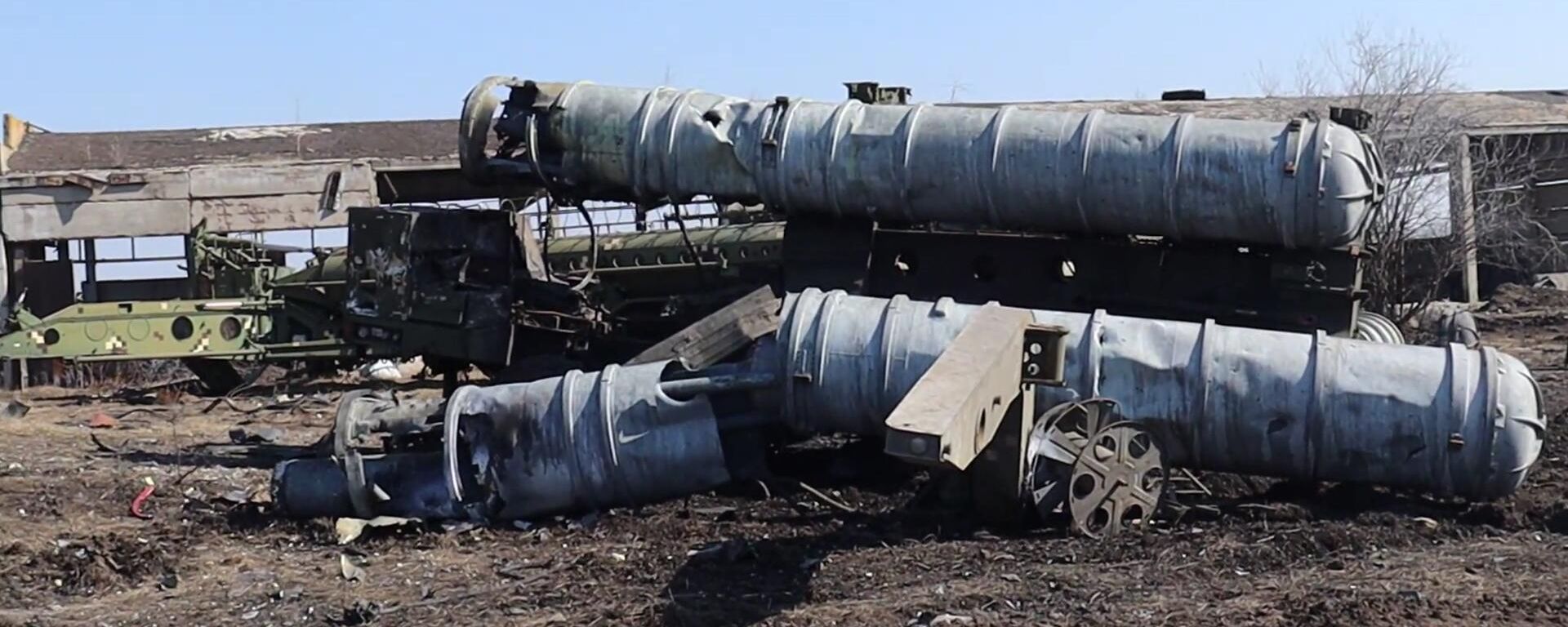 Ukraine's S-300 missile system destroyed by Russian troops. File photo Ukraine's S-300 missile system destroyed by Russian troops. File photo - Sputnik International, 1920, 15.08.2023
