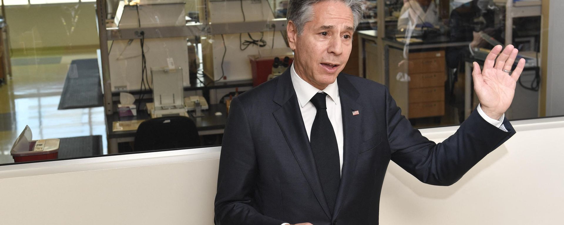 US Secretary of State Antony Blinken speaks about the fentanyl crisis plaguing both US cities and cities throughout the western hemisphere during a visit of the Denver Police Crime Laboratory in Denver, Colorado, on April 28, 2023 - Sputnik International, 1920, 03.05.2023