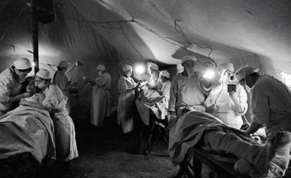 Treatment of soldiers in a field hospital. - Sputnik International