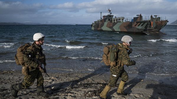 US soldiers from the 3rd Battalion, part of the 6th Marine Regiment participate in the international military exercise Cold Response 22, at Sandstrand, North of in Norway, on March 21, 2022. - Sputnik International