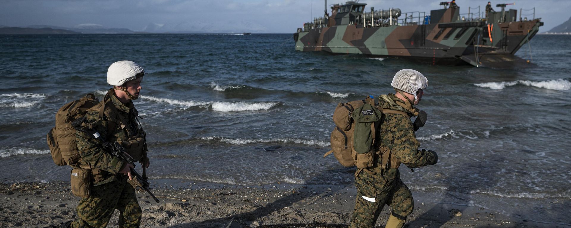 US soldiers from the 3rd Battalion, part of the 6th Marine Regiment participate in the international military exercise Cold Response 22, at Sandstrand, North of in Norway, on March 21, 2022. - Sputnik International, 1920, 02.06.2023