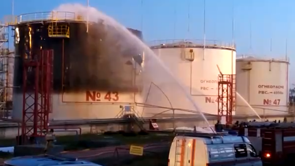 Veniamin Kondratyev, the governor of the Krasnodar region, revealed on May 4, 2023, that oil reservoirs caught fire at Ilsky Oil Refinery in Russia's Krasnodar region overnight. - Sputnik International