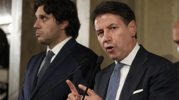 Giuseppe Conte talks to the press at the Quirinale Presidential Palace after a meeting with Italian President Sergio Mattarella, in Rome on Oct. 20, 2022. - Sputnik International