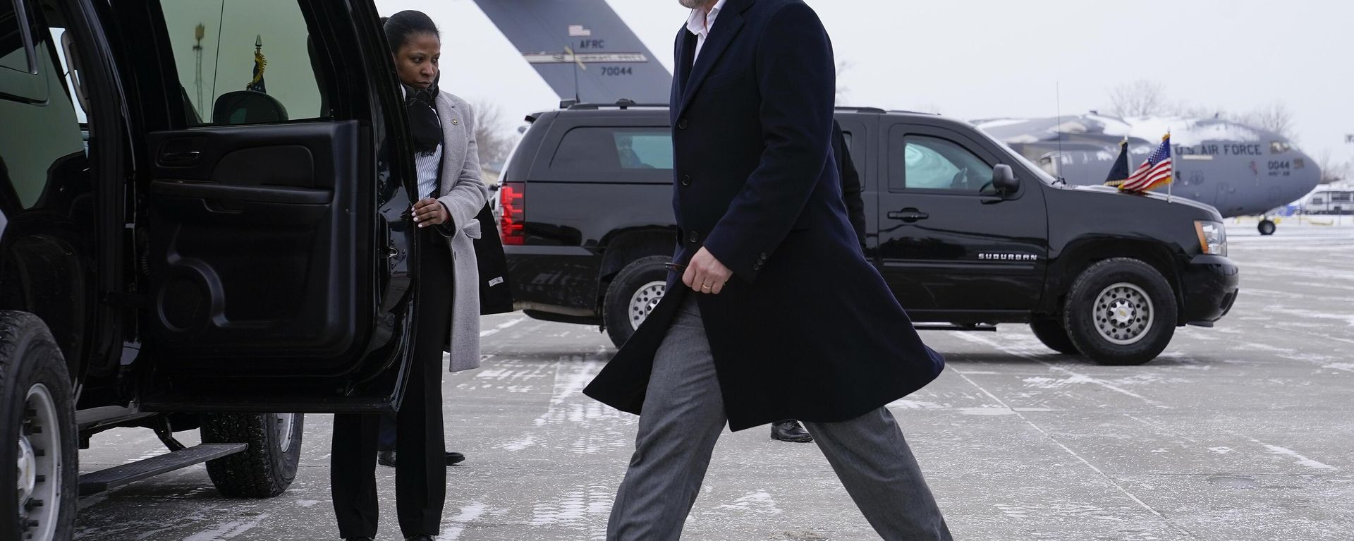 Hunter Biden, son of President Joe Biden, walks to a motorcade vehicle after stepping off Air Force One with President Biden, Saturday, Feb. 4, 2023, at Hancock Field Air National Guard Base in Syracuse, N.Y. - Sputnik International, 1920, 24.06.2023