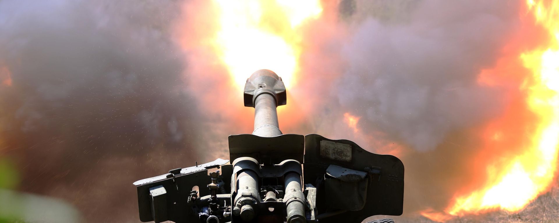 A D-20 howitzer operated by Donetsk People's Republic troops fires at Ukrainian forces in the Yasinovatsky District. August 17, 2022 - Sputnik International, 1920, 10.06.2023