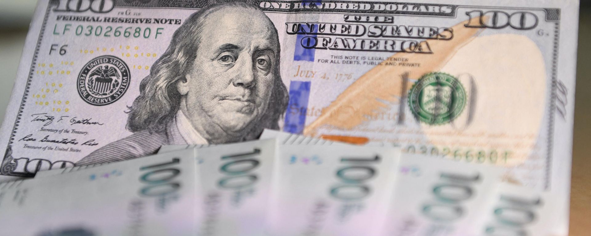 Picture of a one hundred US dollar bill next to Colombian one hundred thousand peso bills taken in Bogota, on October 24, 2022 Picture of a one hundred US dollar bill next to Colombian one hundred thousand peso bills taken in Bogota, on October 24, 2022 - Sputnik International, 1920, 16.05.2023