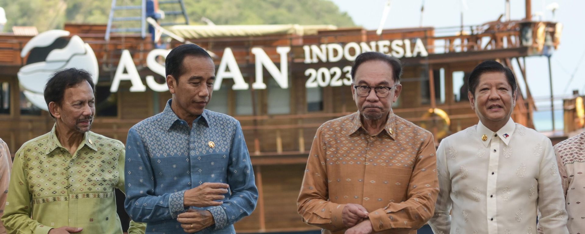 From left, Brunei's Sultan Hassanal Bolkiah, Indonesia's President Joko Widodo, Malaysia's Prime Minister Anwar Ibrahim and Philippine's President Ferdinand Marcos Jr. react during a photo session at the beginning of Brunei-Indonesia-Malaysia-Philippines East ASEAN Growth Area (BIMP-EAGA) summit on the sidelines of the 42nd ASEAN Summit in Labuan Bajo, East Nusa Tenggara province, Indonesia, Thursday, May 11, 2023. - Sputnik International, 1920, 11.05.2023