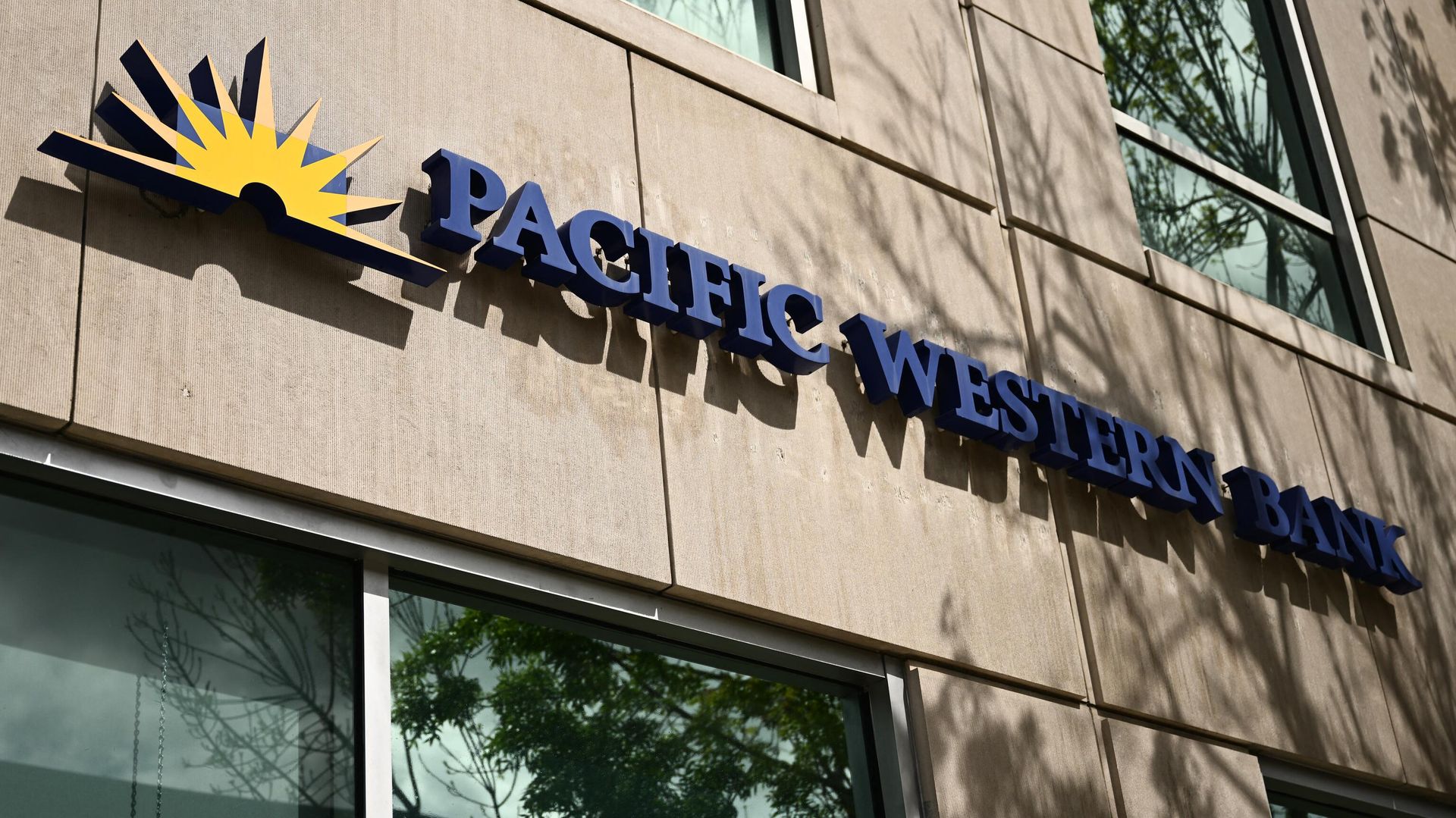 Pacific Western Bank signage is displayed outside of bank branch in Beverly Hills, California on May 4, 2023. Pacific Western Bank signage is displayed outside of bank branch in Beverly Hills, California on May 4, 2023. - Sputnik International, 1920, 11.05.2023