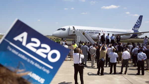 Members of the media record images of a new Airbus A220 as it sits on the tarmac at Toulouse-Blagnac airport, southwestern France, Tuesday, July 10, 2018. - Sputnik International