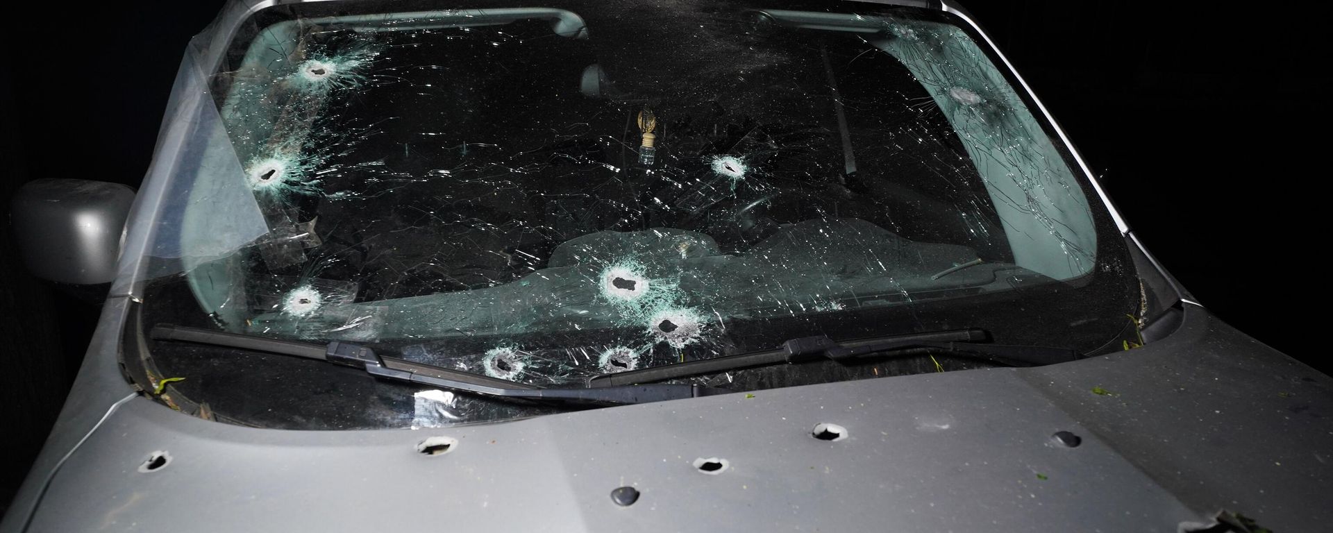 Vehicle damaged after Ukrainian forces shelling of Gorlovka - Sputnik International, 1920, 12.05.2023