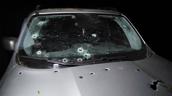 Vehicle damaged after Ukrainian forces shelling of Gorlovka - Sputnik International