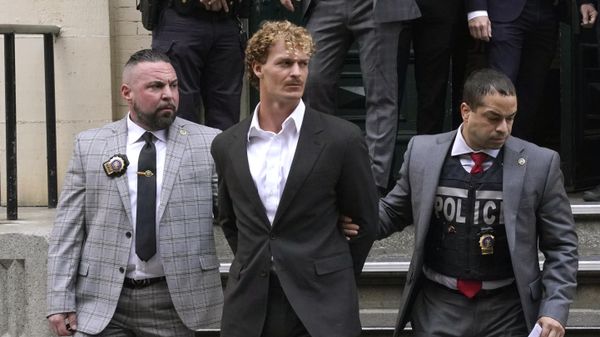 US Marine veteran Daniel Penny (C) is walked out of the New York Police Department 5th Precinct in Lower Manhattan, May 12, 2023 on his way to a arraignment after he surrendered to authorities after being charged with 2nd Degree Manslaughter in the chokehold death of Jordan Neely. The death of Jordan Neely -- widely identified as a Michael Jackson impersonator who often performed on the train -- earlier this month sparked outrage. - Sputnik International