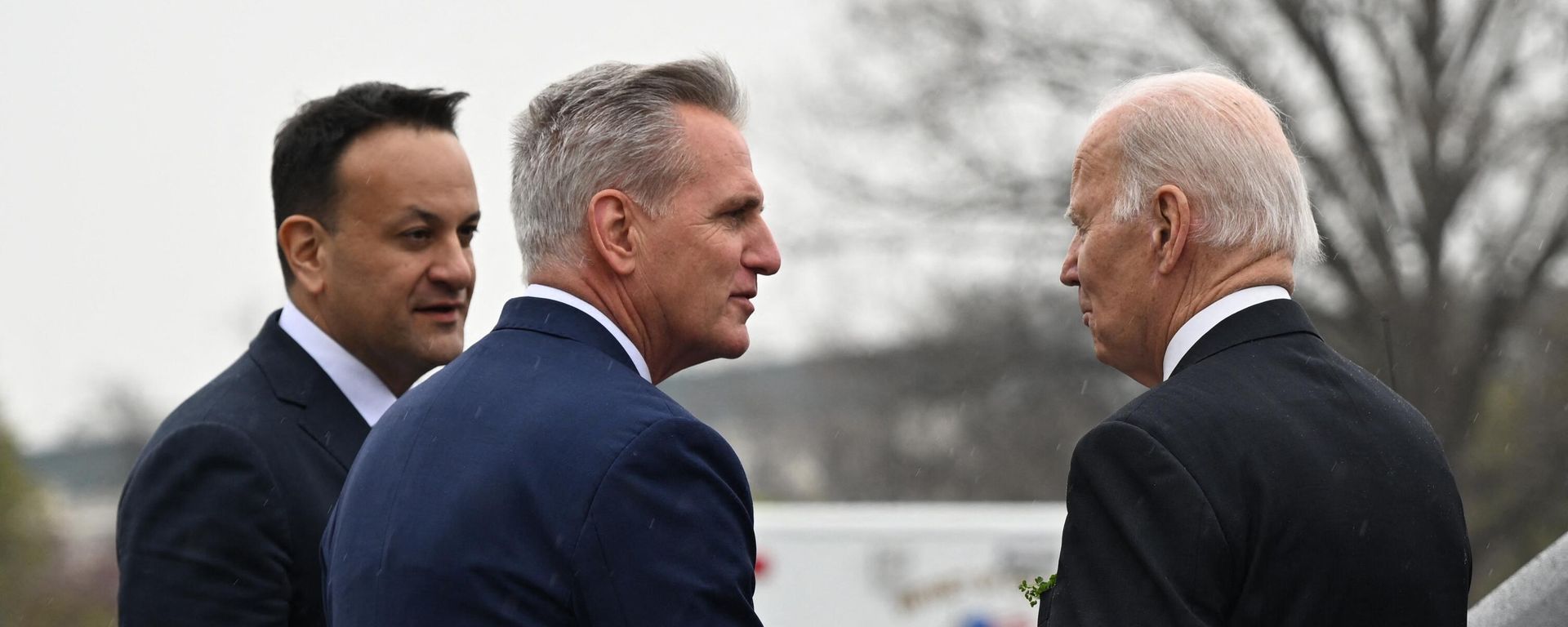 US President Joe Biden (R), with Irish Taoiseach Leo Varadkar (L), shakes hands with Speaker of the House Kevin McCarthy, Republican of California, as they depart after the annual Friends of Ireland luncheon on St. Patrick's Day at the US Capitol in Washington, DC, on March 17, 2023 - Sputnik International, 1920, 29.05.2023