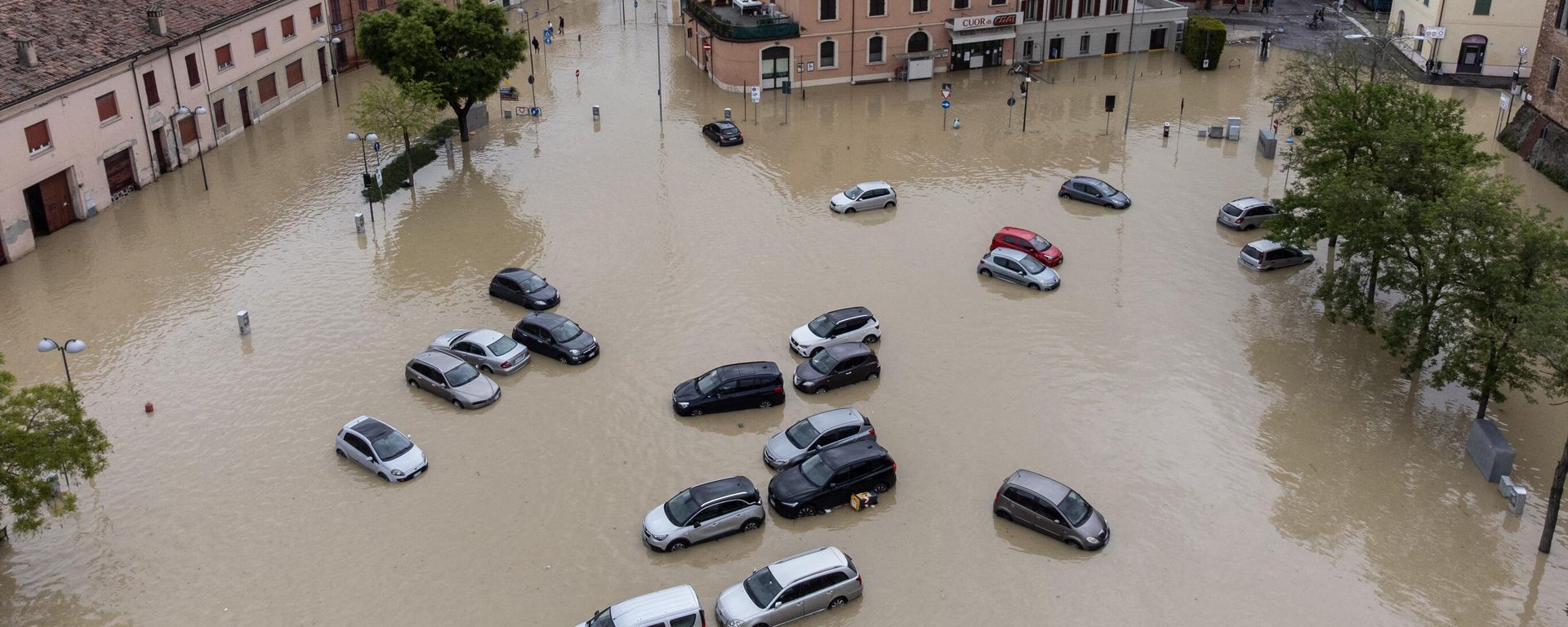 This aerial photograph shows flooded streets in the town of Lugo, near Ravenna, on May 18, 2023, after heavy rains caused flooding across Italy's northern Emilia Romagna region. Rescue workers searched on May 18, 2023 for people still trapped by floodwaters in northeast Italy as more residents were evacuated after downpours which killed nine people and devastated homes and farms. - Sputnik International, 1920, 18.05.2023