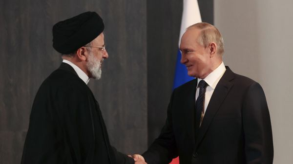Russian Federation President Vladimir Putin met with Iranian President Ebrahim Raisi on the sidelines of the Shanghai Cooperation Organization summit in Samarkand, Uzbekistan, September 15, 2022. - Sputnik International