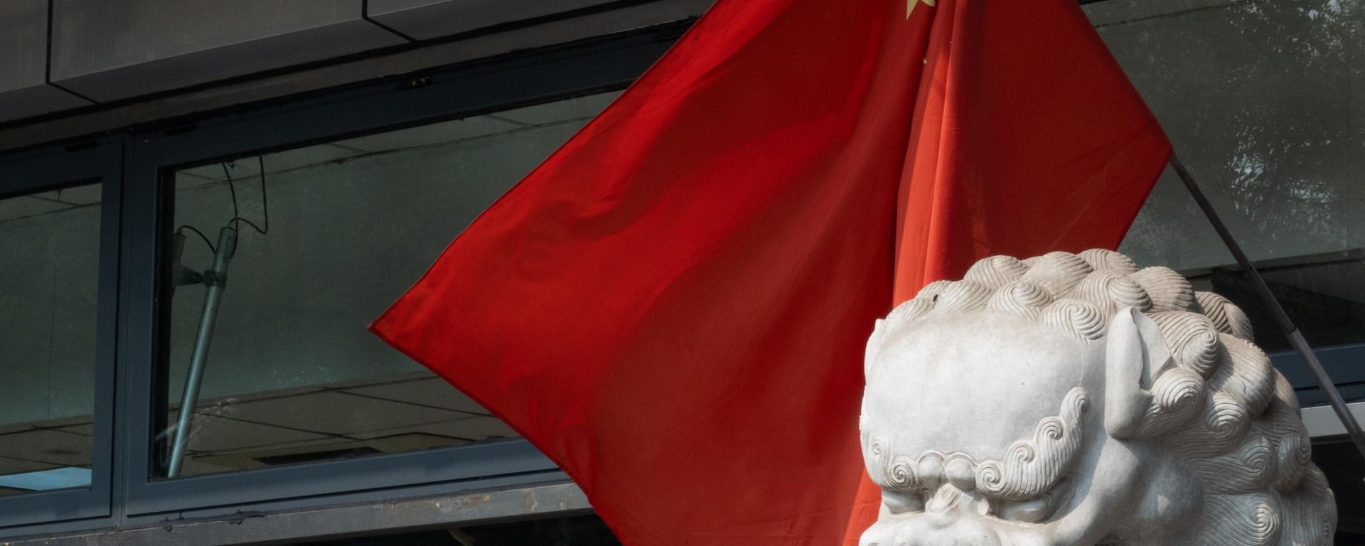 A view shows Chinese national flags in a street of an old neighbourhood as the city prepares for the 20th National Congress of the Communist Party of China, in Beijing A view shows Chinese national flags in a street of an old neighbourhood as the city prepares for the 20th National Congress of the Communist Party of China, in Beijing - Sputnik International, 1920, 04.11.2023