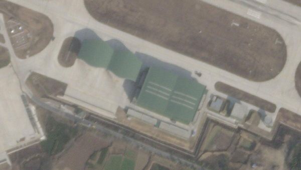 Planet Labs satellite snap featuring what US believes is a Chinese WZ-8 hypersonic reconnaissance UAV. - Sputnik International