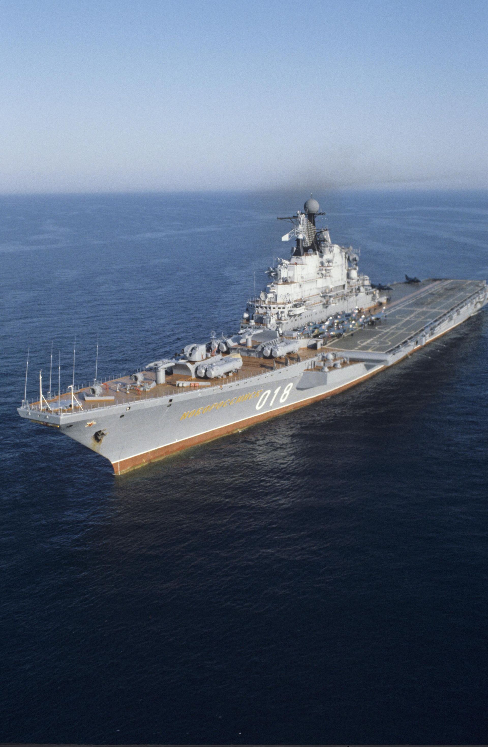 Heavy aircraft-carrying cruiser Novorossiysk of the Soviet Pacific Fleet on maneuvers, 1984. - Sputnik International, 1920, 21.05.2023