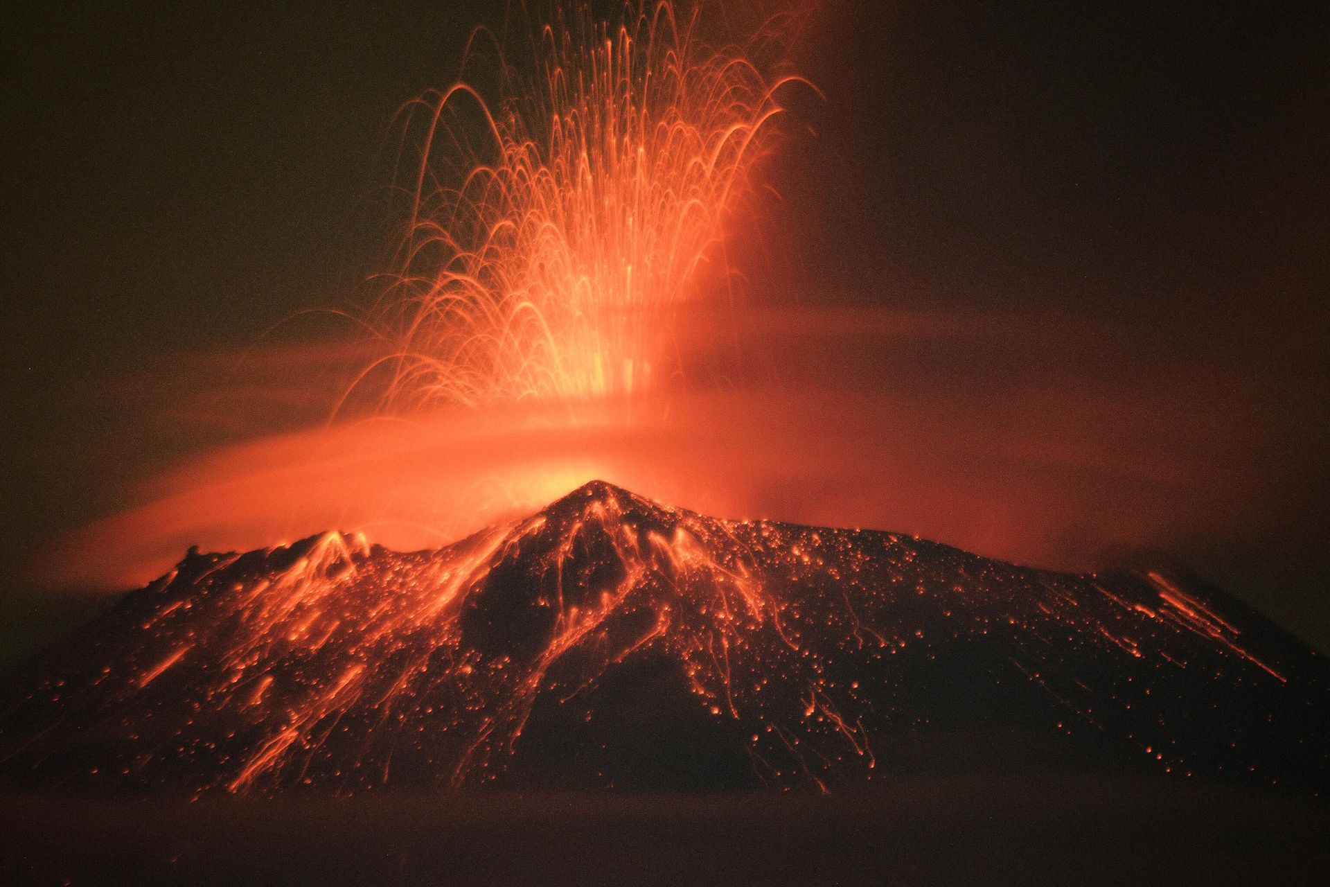 Incandescent materials, ash and smoke are spewed from the Popocatepetl volcano in San Nicolas de los Ranchos, Puebla state, Mexico on May 20, 2023. Incandescent materials, ash and smoke are spewed from the Popocatepetl volcano in San Nicolas de los Ranchos, Puebla state, Mexico on May 20, 2023. - Sputnik International, 1920, 23.05.2023