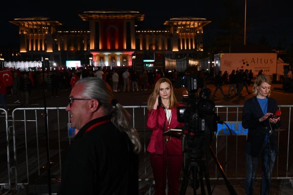 Journalists outside the presidential palace in Ankara after the second round of the Turkish presidential election. - Sputnik International