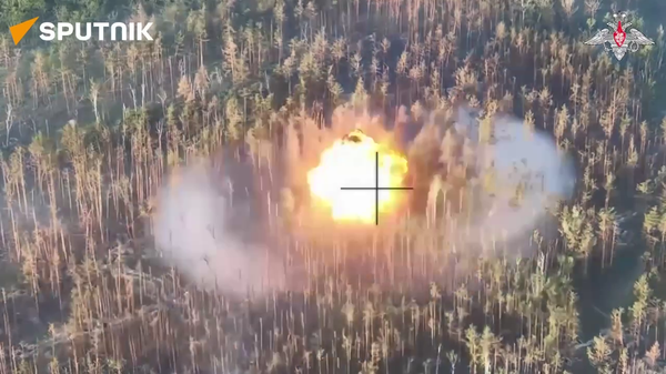Russian UR-77 Meteorit mine clearing vehicle in action during special op - Sputnik International