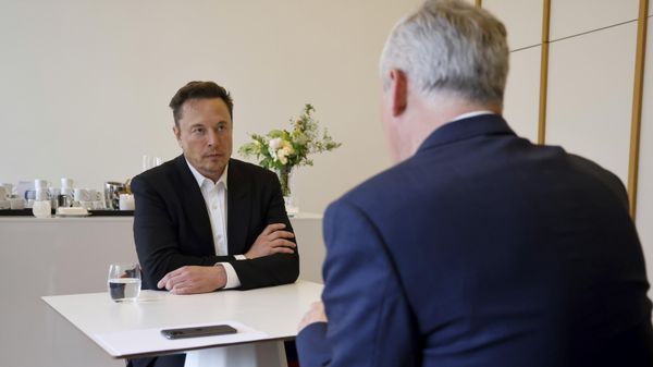 France's Finance Minister Bruno Lemaire, right, meets Twitter, now X. Corp, and Tesla CEO Elon Musk during the 6th edition of the Choose France summit, in Versailles - Sputnik International