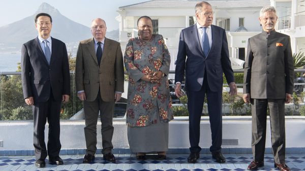 Ma ZHaoxu, deputy Minister of Foreign Affairs of China (L), Mauro Viera, Minister of Foreign Affairs of Brazil (2nd L), Naledi Pandor, South African Minister of International Relations and Cooperation (C), Sergei Lavrov, Minister of Foreign Affairs of Russia (2nd R), and Subrahmanyam Jaishanker, Minister of Foreign Affairs of India, pose for photos at the BRICS (Brazil, Russia, India, China, South Africa) Foreign Ministers Meeting on June 01, 2023, in Cape Town - Sputnik International