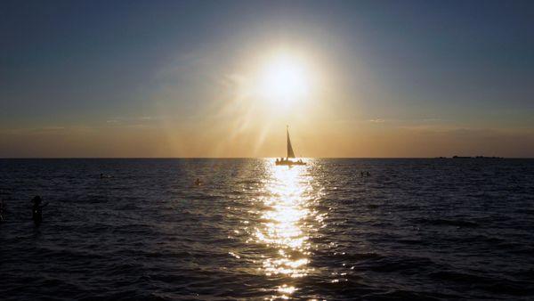 A sailboat on the Azov Sea near the resort city of Yeysk. - Sputnik International