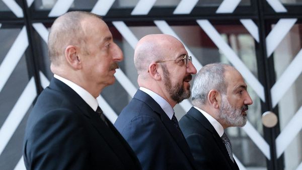 Armenia's Prime Minister Nikol Pashinyan, European Council President Charles Michel and Azerbaijan's President Ilham Aliyev before a meeting at the European Council (May 14, 2023). Brussels - Sputnik International