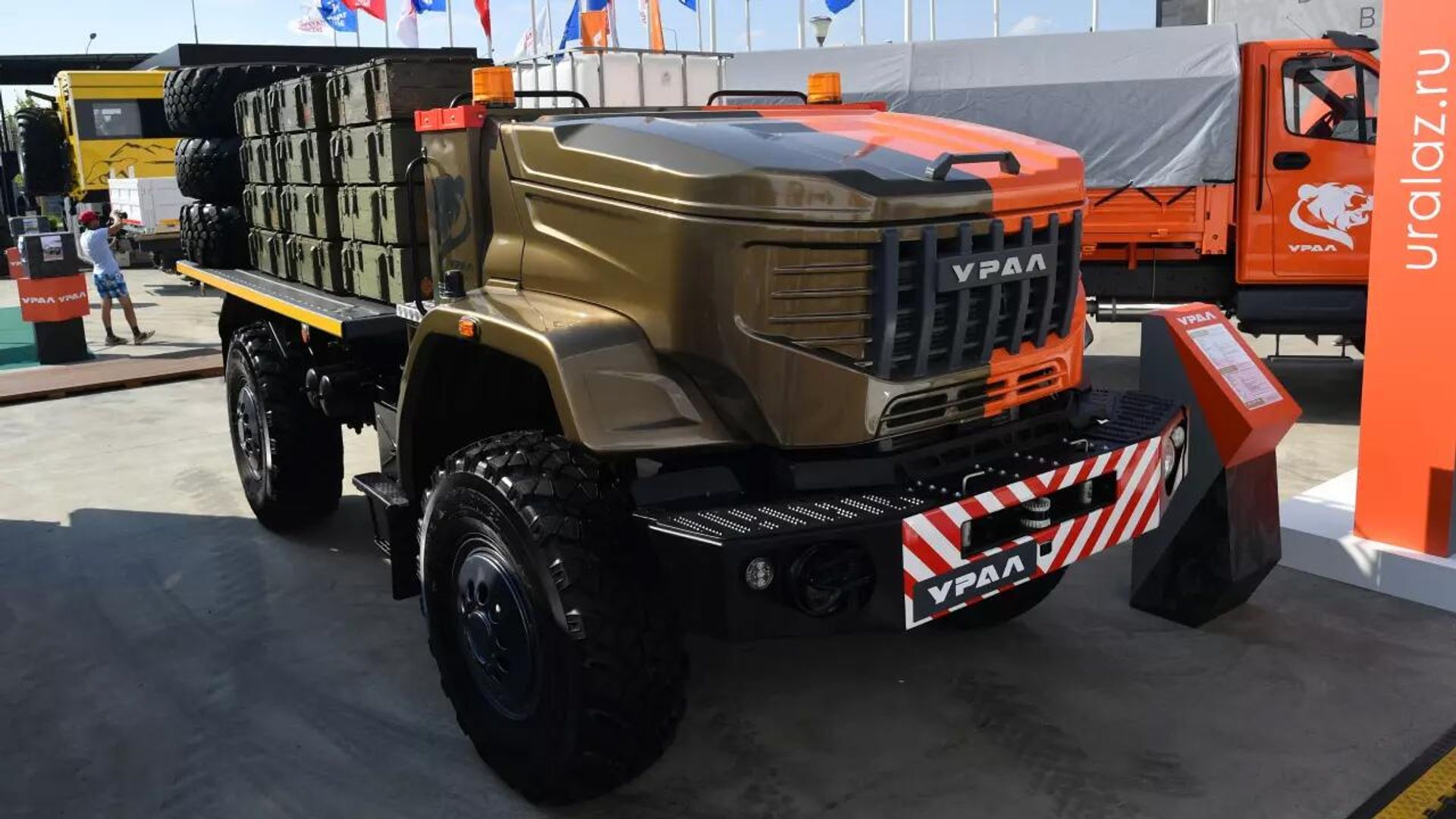 An unmanned Ural truck created by Androidnaya Tekhnika engineers at an exhibition. An unmanned Ural truck created by Androidnaya Tekhnika engineers at an exhibition. - Sputnik International, 1920, 05.06.2023