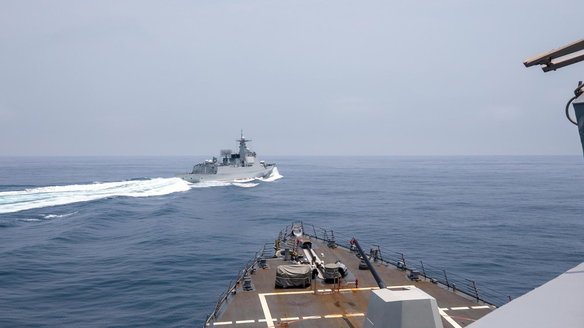 The Arleigh Burke-class guided-missile destroyer USS Chung-Hoon (DDG 93) observes PLA(N) LUYANG III DDG 132 (PRC LY 132) execute maneuvers in an unsafe manner while conducting a routine south to north Taiwan Strait transit alongside the Halifax-class frigate HMCS Montreal (FFG 336), June 3. USS Chung-Hoon is on a routine deployment to U.S. 7th Fleet and is assigned to Commander, Task Force (CTF 71)/ Destroyer Squadron (DESRON) 15. CTF 71/DESRON 15 is the largest forward-deployed DESRON and the U.S. 7th Fleet’s principal surface force. The Arleigh Burke-class guided-missile destroyer USS Chung-Hoon (DDG 93) observes PLA(N) LUYANG III DDG 132 (PRC LY 132) execute maneuvers in an unsafe manner while conducting a routine south to north Taiwan Strait transit alongside the Halifax-class frigate HMCS Montreal (FFG 336), June 3. USS Chung-Hoon is on a routine deployment to U.S. 7th Fleet and is assigned to Commander, Task Force (CTF 71)/ Destroyer Squadron (DESRON) 15. CTF 71/DESRON 15 is the largest forward-deployed DESRON and the U.S. 7th Fleet’s principal surface force. - Sputnik International, 1920, 05.06.2023