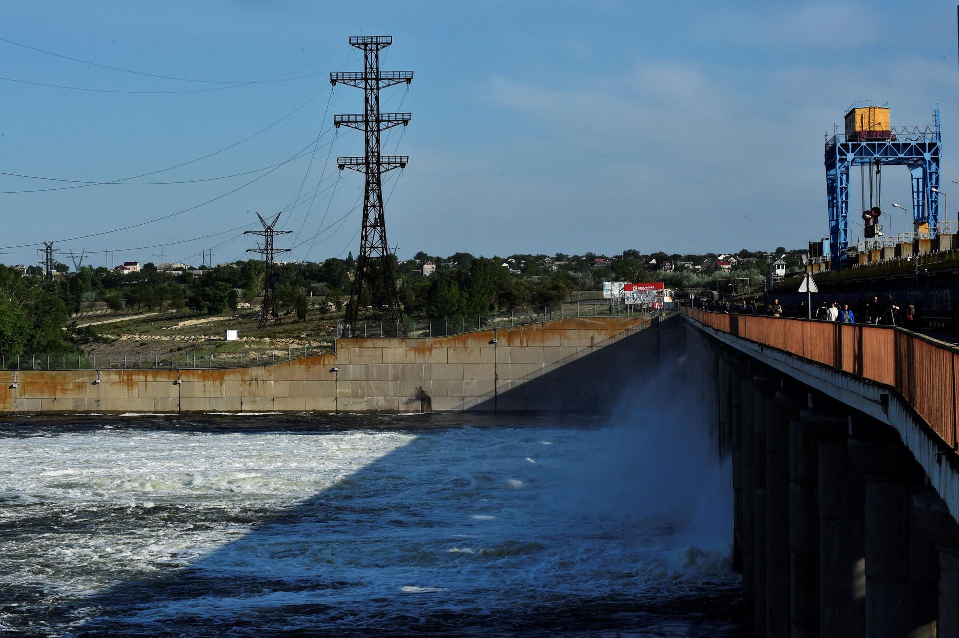 This photo taken on May 20, 2022, shows a view of the Kakhovka Hydroelectric Power Plant, Kherson Oblast. This photo taken on May 20, 2022, shows a view of the Kakhovka Hydroelectric Power Plant, Kherson Oblast. - Sputnik International, 1920, 06.06.2023