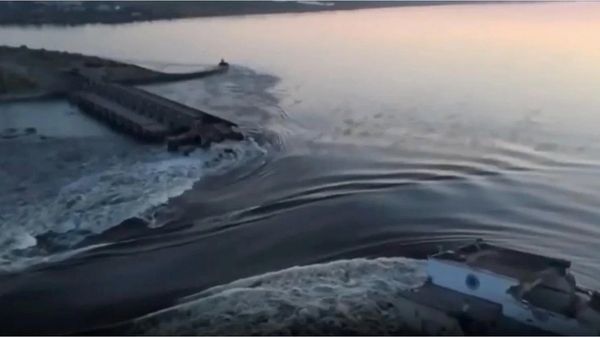 Screengrab of drone footage showing destruction of Kakhovka Hydroelectric Power Plant following Ukrainian attack. - Sputnik International