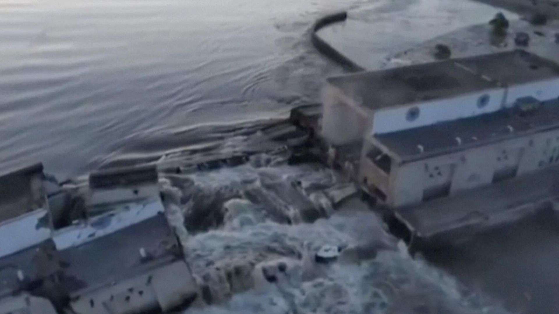 This image made from video provided by Ukraine's Presidential Office shows the damaged Kakhovka dam near Kherson, Ukraine, Tuesday, June 6, 2023. - Sputnik International, 1920, 06.06.2023