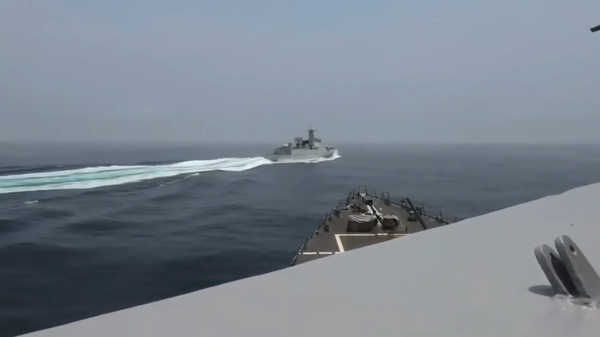 A Chinese Warship Sails Near US and Canadian Ships in the Taiwan Strait - Sputnik International