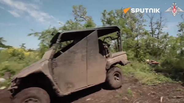 Footage showing the combat work of Russia's mobile anti-tank units - Sputnik International