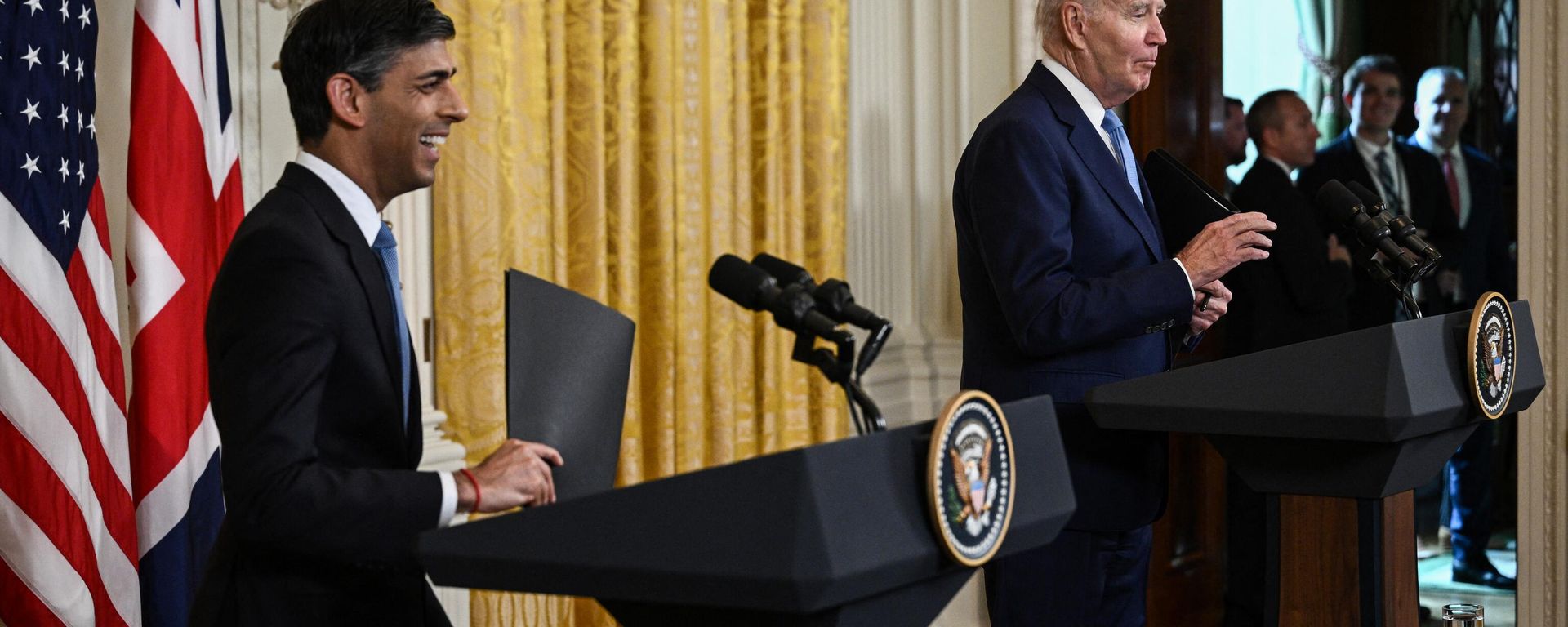 US President Joe Biden and British Prime Minister Rishi Sunak stop to answer more questions shouted from reporters as they go to leave a joint-press conference in the East Room of the White House in Washington, DC, on June 8, 2023 - Sputnik International, 1920, 09.06.2023