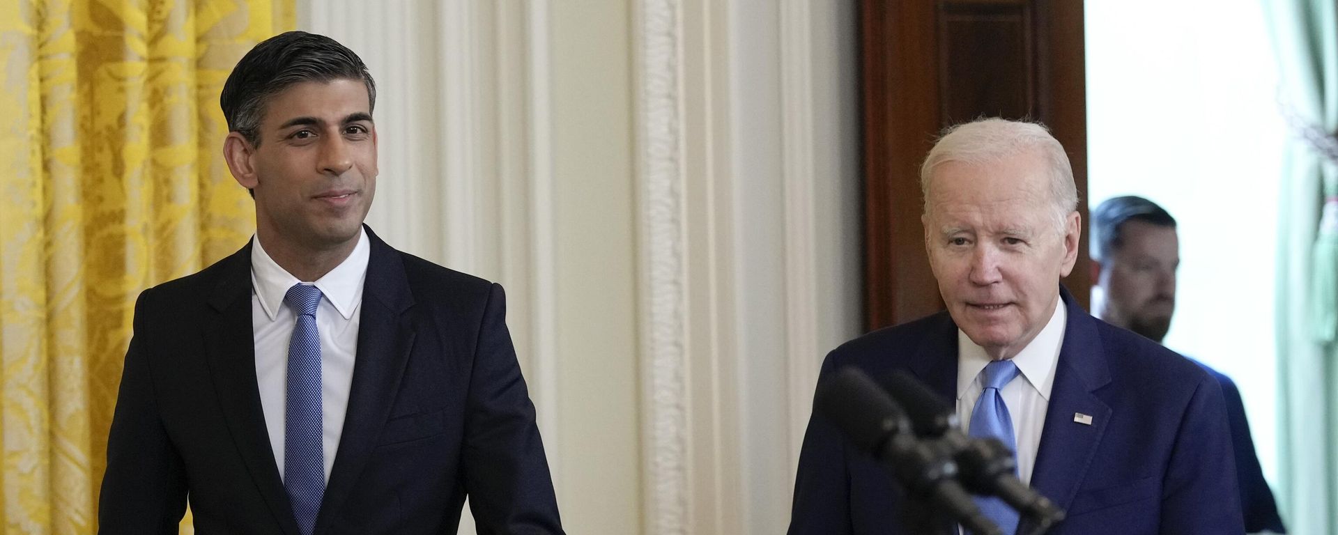 President Joe Biden and British Prime Minister Rishi Sunak arrive for a news conference in the East Room of the White House in Washington, Thursday, June 8, 2023 - Sputnik International, 1920, 04.07.2023