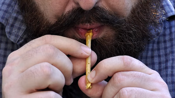 A replica of a 12,000-year-old bone flute found at Eynan site in northern Israel - Sputnik International