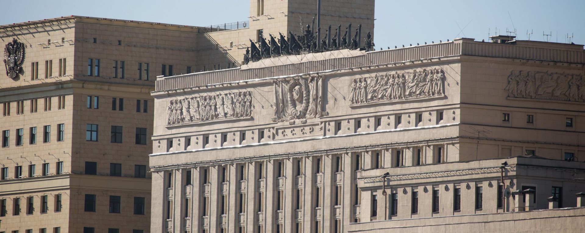 The Russian Ministry of Defense main building is pictured in central Moscow, Russia. - Sputnik International, 1920, 25.03.2025