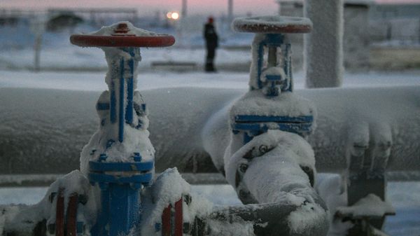 Valves and pipes are pictured at the Salmanovskoye (Utrenneye) oil and gas condensate field (OGCF) which will provide resources for the Arctic LNG 2 project owned by Russian gas producer Novatek on the Gydan Peninsula in the Yamalo-Nenets Autonomous Area, Russia. - Sputnik International