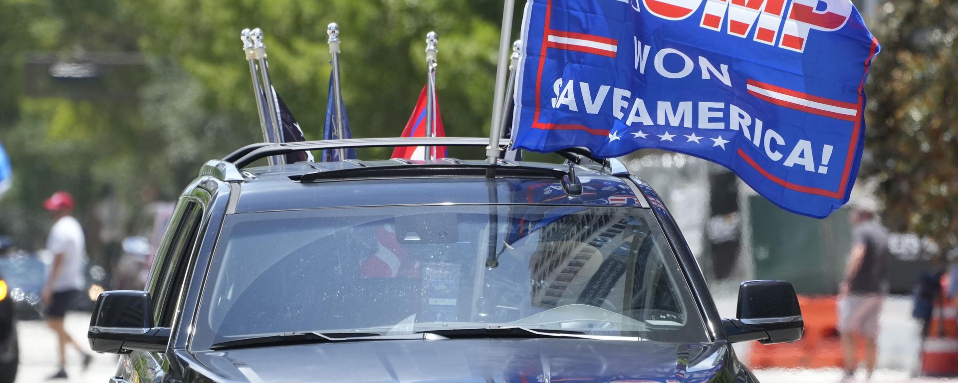 Supporters of former President Donald Trump, drive near the Wilkie D. Ferguson Jr. U.S. Courthouse, Tuesday, June 13, 2023, in Miami. Trump is making a federal court appearance today on dozens of felony charges accusing him of illegally hoarding classified documents and thwarting the Justice Department's efforts to get the records back.  - Sputnik International, 1920, 14.06.2023